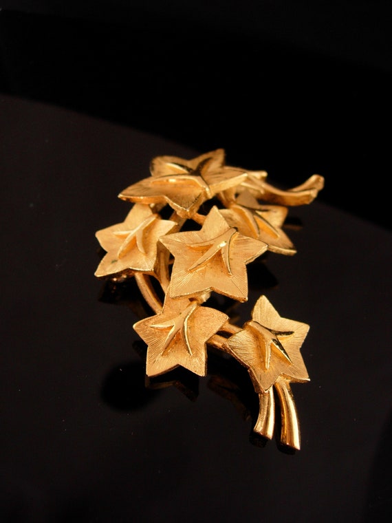 Trifari falling stars brooch - Vintage couture Fl… - image 2