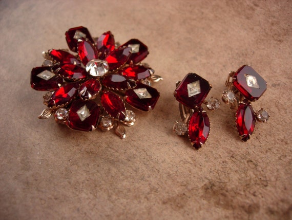 1950s inlaid Large Red Rhinestone brooch set - Vi… - image 3