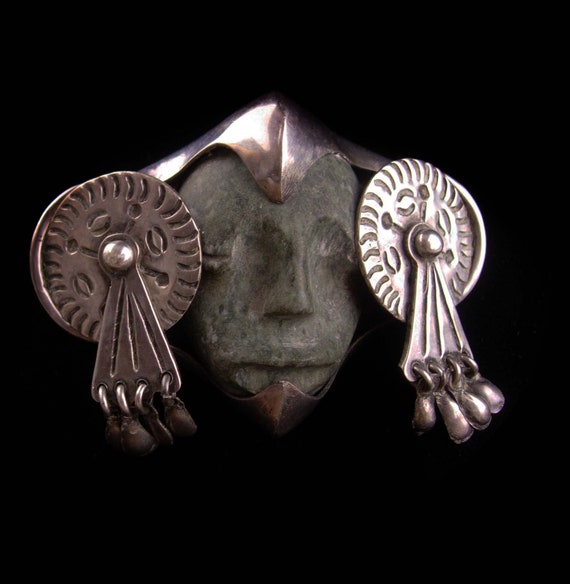 Bizarre Death Mask / Vintage tribal brooch / Vinta