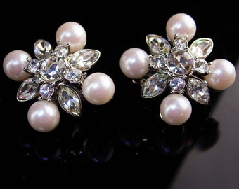 Vintage Statement jewelry - Monet Rhinestones earrings - Wedding jewelry - silver clip on - original card - flip comfort back
