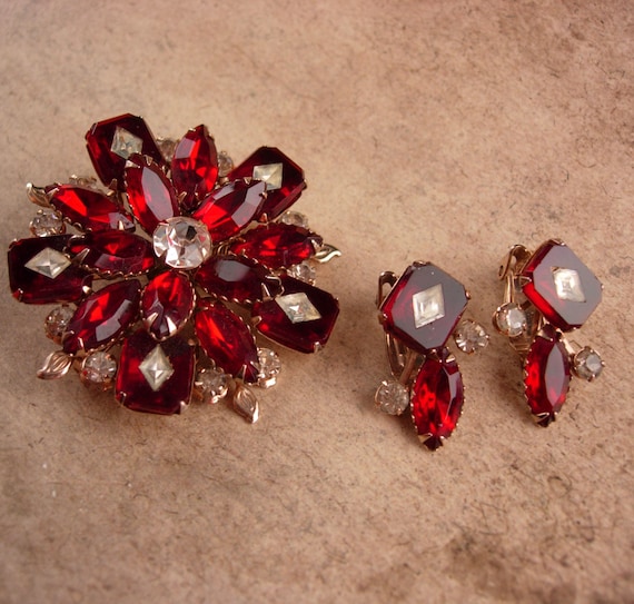 1950s inlaid Large Red Rhinestone brooch set - Vi… - image 1