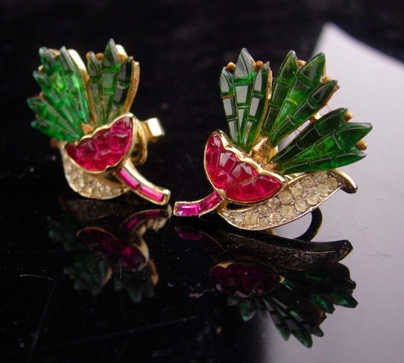 Vintage Crown Trifari Earrings / pink carnation f… - image 3