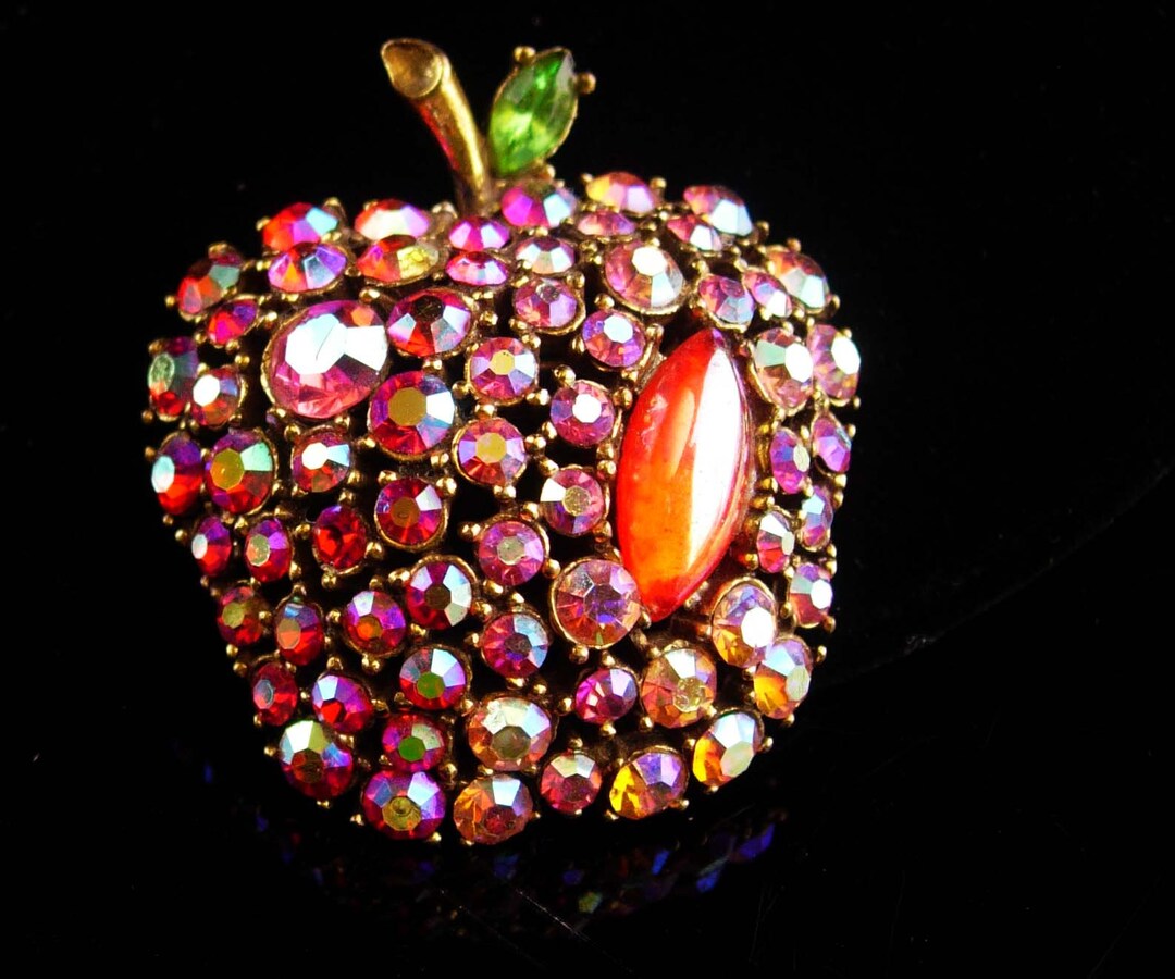 1960s'red RS × aurora beads holly brooch - メルカリ