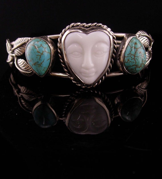 Vintage goddess cuff Bracelet / oriental goddess … - image 1