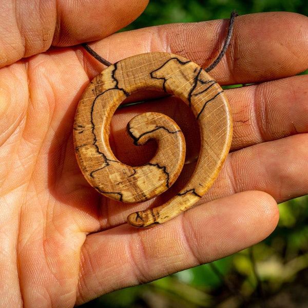 Holz Spirale Anhänger aus Buche - Maori Koru Halskette, Schamanisches Schutzamulet, keltischer Druiden Schmuck, Ethno Style, Tribal Amulet