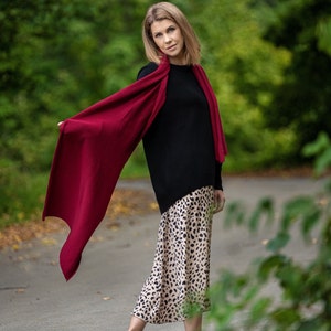 Viva Magenta color cashmere scarf, cashmere shawl, luxury merino wool blanket scarf, soft kashmiri shawl, knit travel wrap for women image 2