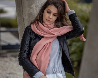 Soft cashmere wrap, luxury merino wool blanket scarf, blush kashmiri shawl for shoulder, timeless knitted travel accessory for women