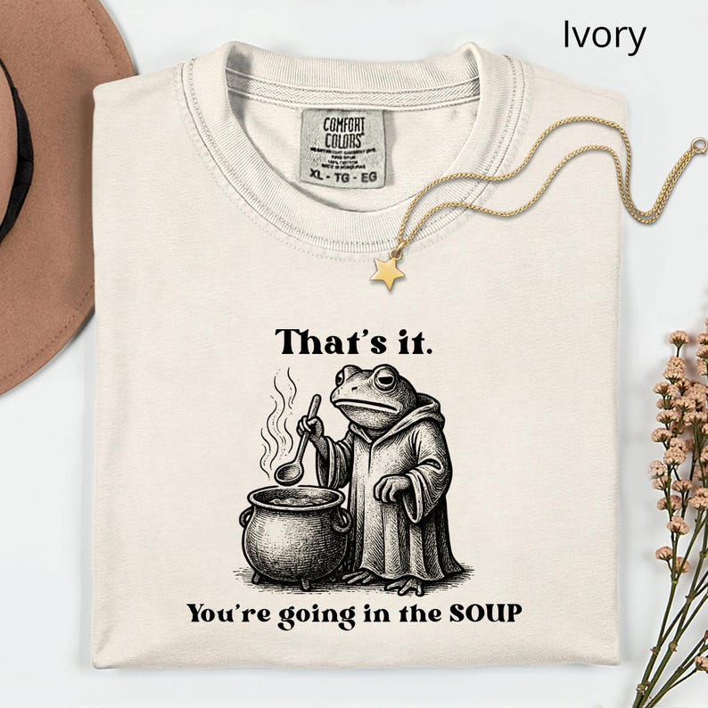 Chemise grenouille rigolote Comfort Colors®, chemise You're going in the soup, cadeau grenouille cottage, chemise grenouille sorcier, grenouille esthétique lunatique vintage image 1