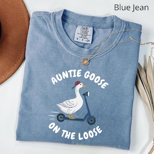 Comfort Colors® Auntie Goose On the Loose Shirt, Funny Goose Shirt, Aunt Silly Goose Shirt, Baby Shower Gift, Pregnancy Reveal Gift for Aunt