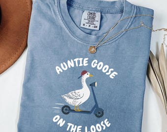 Comfort Colors® Auntie Goose On the Loose Shirt, Funny Goose Shirt, Aunt Silly Goose Shirt, Baby Shower Gift, Pregnancy Reveal Gift for Aunt
