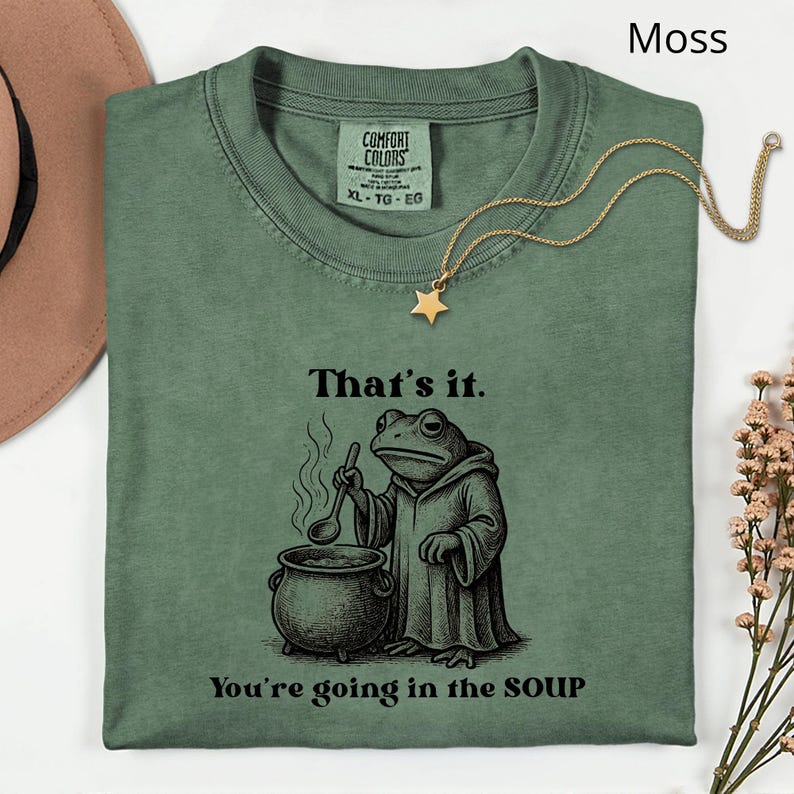 Chemise grenouille rigolote Comfort Colors®, chemise You're going in the soup, cadeau grenouille cottage, chemise grenouille sorcier, grenouille esthétique lunatique vintage image 5