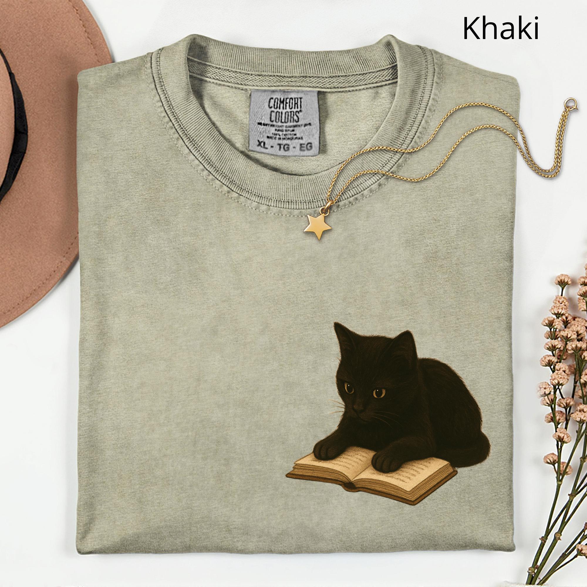 Comfort Colors® ブラックキャット読書シャツ、面白い猫の読書好き