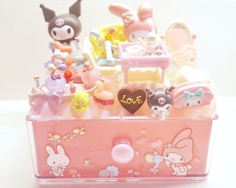 My melody and kuromi in luminary tears living room, jimmy and patty surfing with friends decoden round container (limited edition)