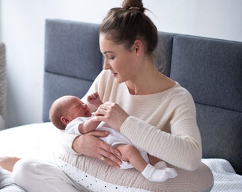 Voedingskussen ergonomisch verpleegkussen eekhoorn met Oeko-Tex Standard 100 ANIMAL print en vierkanten van MOTHERHOOD