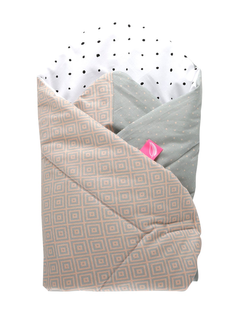 Einschlagdecke Puckdecke Decke Einschlagtuch Wickeldecke Babydecke Babyhörnchen SOFT von MOTHERHOOD Quadrate apricot