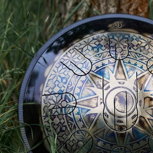 14-Zoll Stahl Zungentrommel im Ukrainischen Design, Gravur Geschenk für Musiker, Tank Trommel für Yoga Meditation, Klangheilung in 440 Herz oder 432 Herz