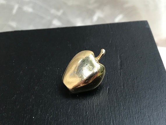 Vintage Jubilee Golden Apple Lapel Pin View 3