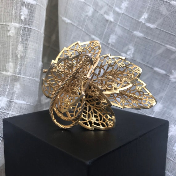 1960’s Judy Lee Vintage Gold Tone Leaf Brooch - image 1