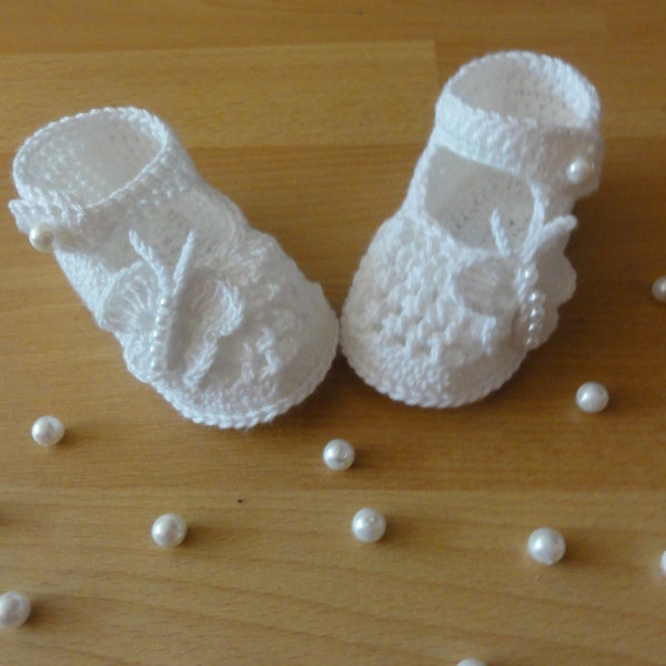 Crocheted baby shoes for baptism with lace pattern in white, ivory