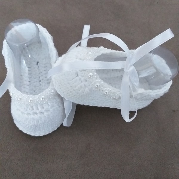 Crocheted baby shoes, christening shoes in white and cream.