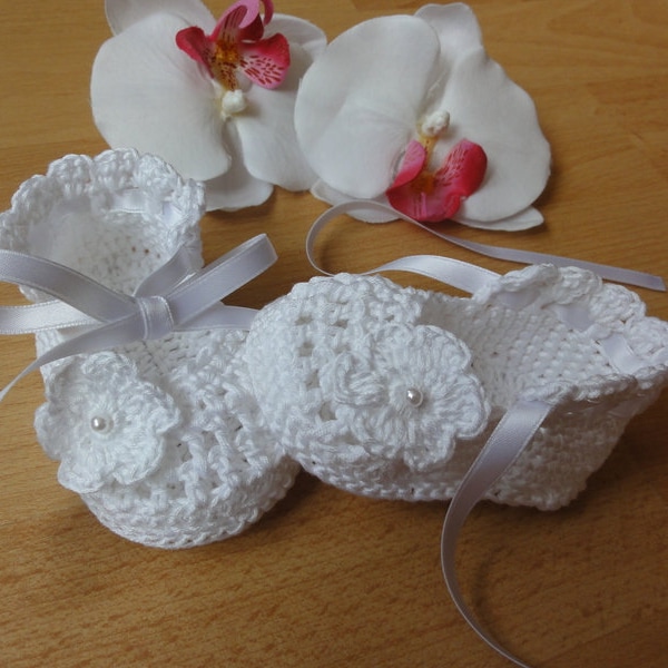 Crocheted baby shoes baptism in white or cream