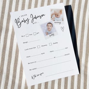 Modèle de carte personnalisé de prédiction de baby shower avec photos des parents et nom de famille du bébé - Conception imprimable