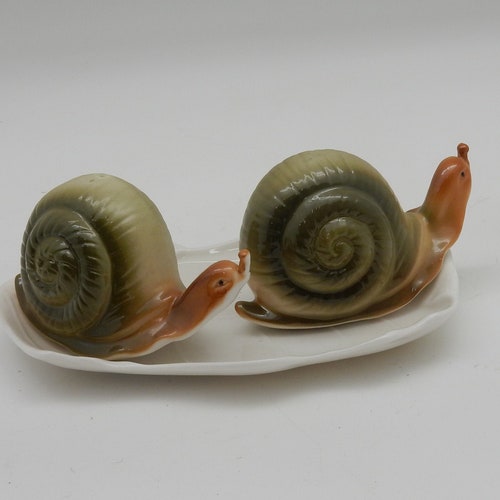 A Vintage Pair of Ceramic Alligator Salt and Pepper Shakers Etsy