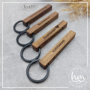 Drewniany brelok z indywidualnym grawerem personalizowanym na prezent