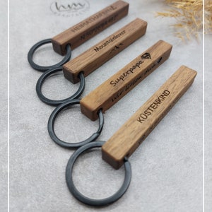 Holz Schlüsselanhänger mit individueller Gravur personalisiert als Geschenk Bild 1