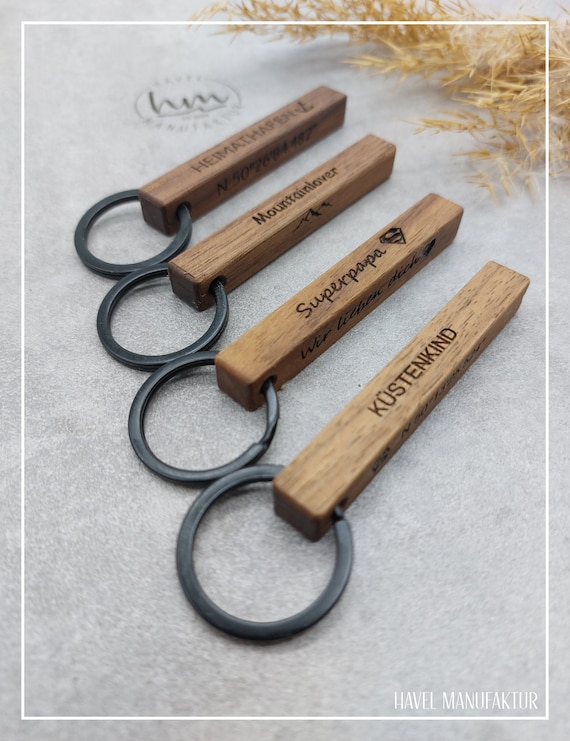 Holz Schlüsselanhänger mit individueller Gravur personalisiert als Geschenk  - .de