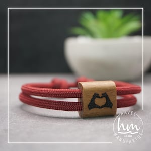 Pulsera de manos y corazones, pulsera personalizada grabada para pareja, regalo de madera, Día de la Madre, Día del Padre, Navidad, San Valentín, paracord.