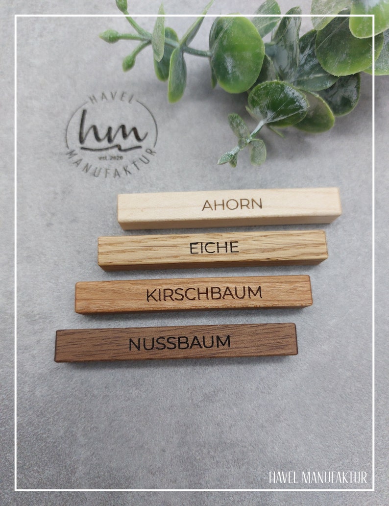 Holz Schlüsselanhänger mit individueller Gravur personalisiert als Geschenk Bild 2