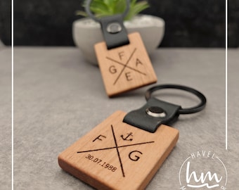 Personalized wooden keychain with engraving and leather strap - perfect gift for Mother's Day, Father's Day, Christmas, Birthday, Valentine's Day, or Wedding