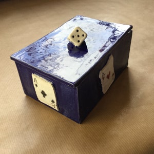 Box for players and gamblers image 1