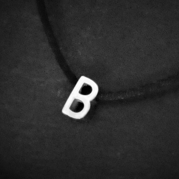 Personalisierte Initial-Kordel-Halskette, zierlicher massiver Edelstahl-Buchstaben-Choker-Perlen-Anhänger-Halsband, Charm-verstellbare Seilschnur-Farben