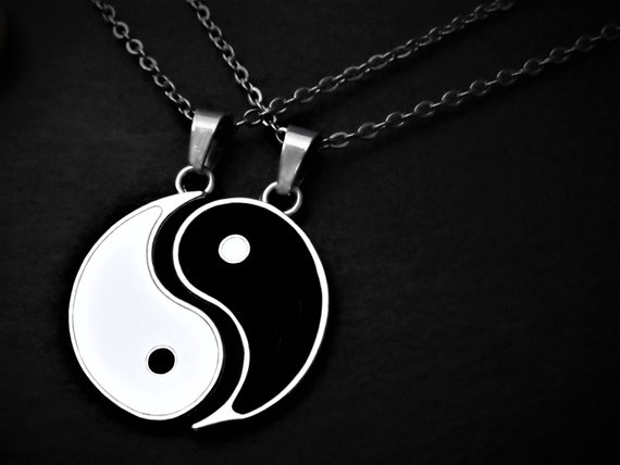 2 Pieces Yin Yang Couples Pendant Necklace Chain for Women Mens Boys Girls Personalized Matching Puzzle Diagrams Stainless Steel Necklaces, Men's