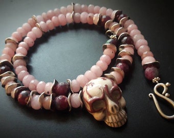 La vie en rose necklace necklace skull skull faceted jade pink