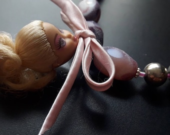 Collier « Les têtes de mes proches » Agate Barbie Doll Barbie girl semiprecious stones Collier