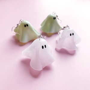 Kolczyki z duchami z gliny polimerowej, kawaii słodka biżuteria z motywem duchów z kreskówek, upiorne kolczyki z motywem Halloween