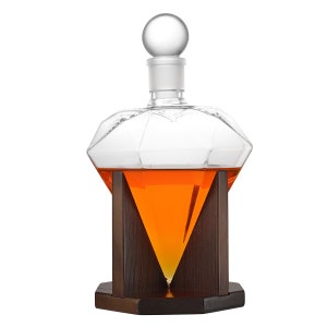 Diamond whiskey glass decanter 1000 ml - the perfect men&#39;s gift - carafe for whiskey, scotch and bourbon - for birthdays and anniversaries
