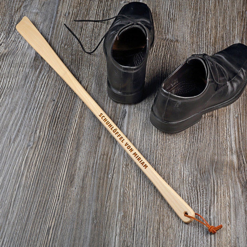 Chausse-pied en bois de hêtre huilé 63 cm avec lanière en cuir... image 2