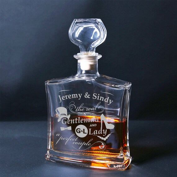 Noble Bottiglia Di Whisky In Vetro Con Tappo In Sughero E Incisione Laser Personalizzata 'Gentleman And Lady' - Idea Regalo - 3