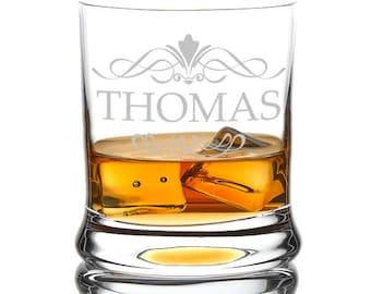 Verre à whisky avec ornement gravé