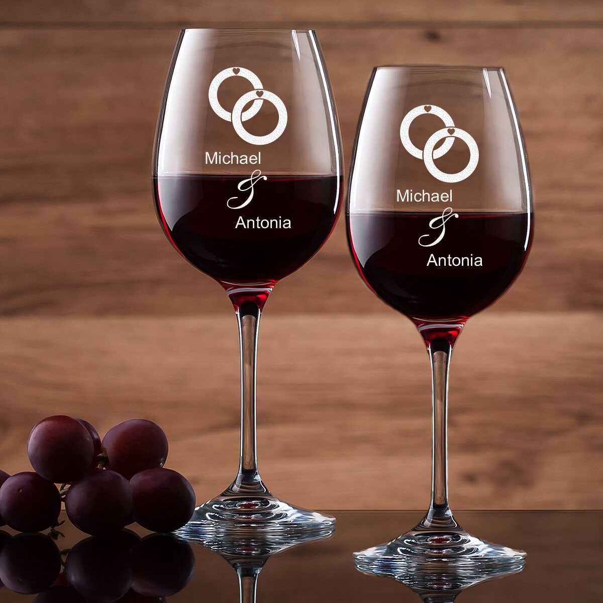 Bicchiere Da Vino Inciso Leonardo – Regalo Personalizzato Per Sposi – Con Nome E Data – Design Coppia Moderno