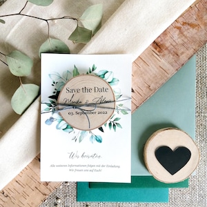 Save the Date card with magnetic wooden disc | Design 6 of 14 "green Florentine"