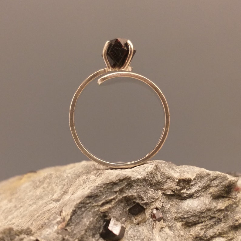 MD187 Hand forged ABISKO Sterling silver ring with 3 ct garnet,
