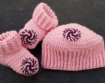 Chaussures bébé avec chapeau, crochetées en Gr. 56 = 1 à 3 mois