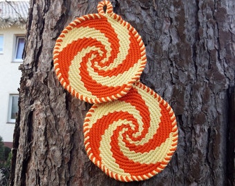 Crochet potholders Spirals orange/yellow, bordered