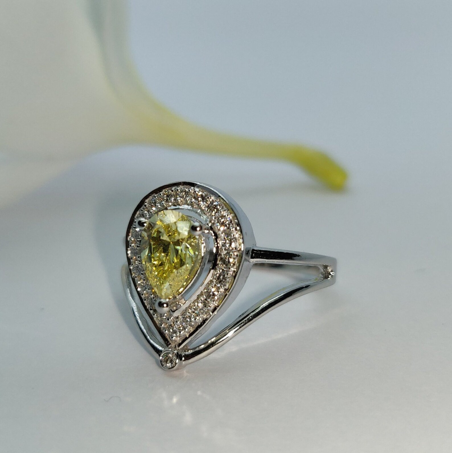 Anillo de compromiso en forma de pera. diamante en forma de | Etsy