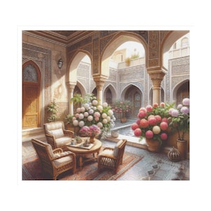 Puede incluir: Una representación artística de un patio al aire libre con puertas arqueadas y columnas. La escena incluye sillas de mimbre, una pequeña mesa redonda y flores en macetas en tonos rosa y blanco. Las paredes están adornadas con patrones intrincados.